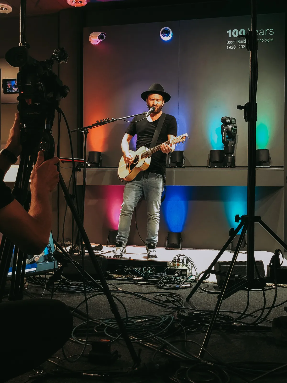 Digitale Veranstaltungen mit Music4Friends in der Galerie, kreative Online-Musik-Events in Deutschland.